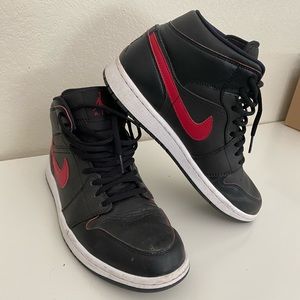 Air jordan 1 mid retro black team red